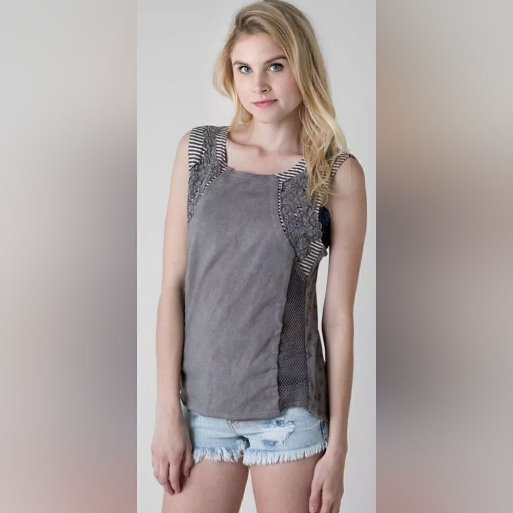 Bohemian Gimmicks by BKE Brown Tank Top (Medium)